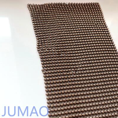 Премиальная металлическая штора с бисером и пайетками улучшает атмосферу благодаря красивому светоотражению